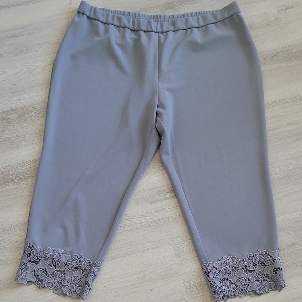 dennis basso Light Gray Stretch Capri Pants 1❤️